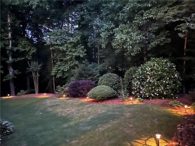 370 Fairleaf Ct, Alpharetta, GA 30022 - view of grassy yard