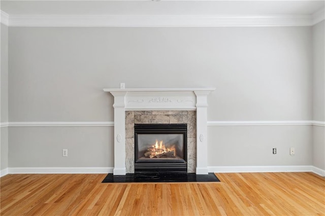 1755 Pinetree Pass Ln SW, Lilburn, GA 30047 - interior details featuring wood finished floors, a fireplace, ornamental molding, and baseboards