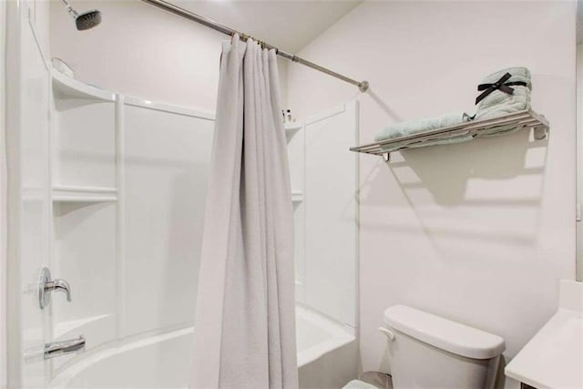 full bath featuring vanity, toilet, and shower / bathtub combination with curtain