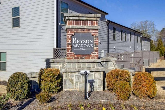 view of community / neighborhood sign