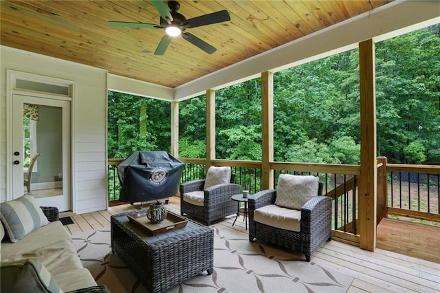 sunroom / solarium featuring a ceiling fan and outdoor lounge area