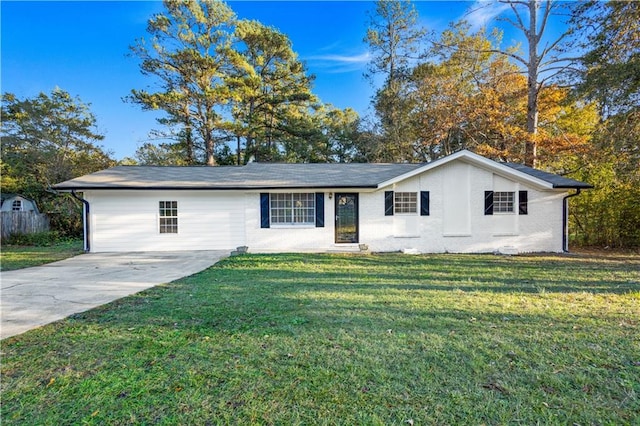 single story home with a front lawn