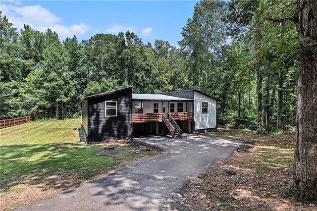 ranch-style home with a front yard