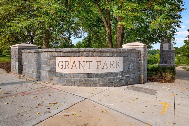 view of community / neighborhood sign