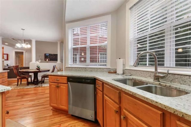 kitchen featuring sink, decorative light fixtures, light hardwood / wood-style flooring, dishwasher, and a chandelier