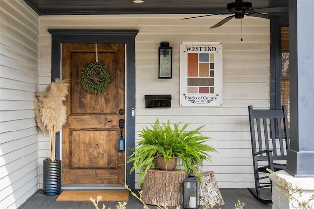 doorway to property with ceiling fan