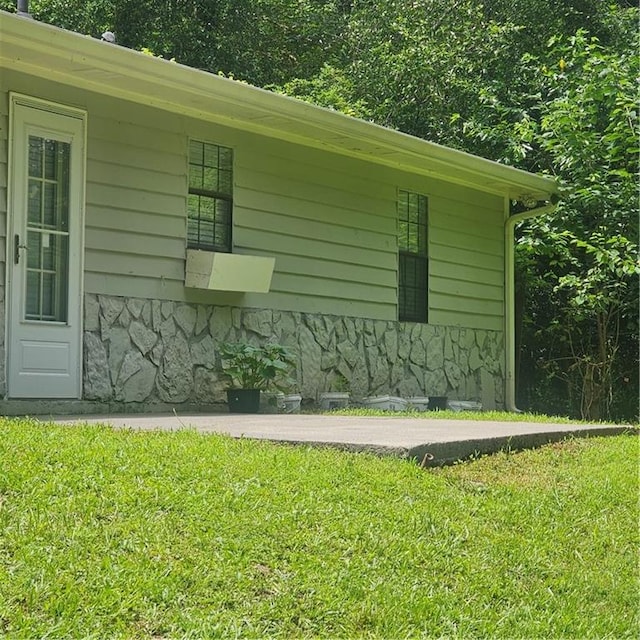 3645 Shrewsbury Ct, Snellville, GA 30039 - view of side of home featuring a lawn
