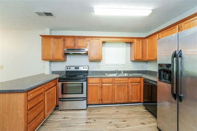 4400 Old Allgood Cir, Stone Mountain, GA 30083 - kitchen featuring stainless steel appliances, under cabinet range hood, a sink, a peninsula, and light wood-style flooring
