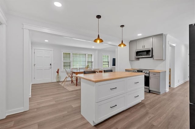 597 Rich Davis Rd, Hiram, GA 30141 - kitchen featuring stainless steel appliances, wood counters, recessed lighting, light wood finished floors, and baseboards