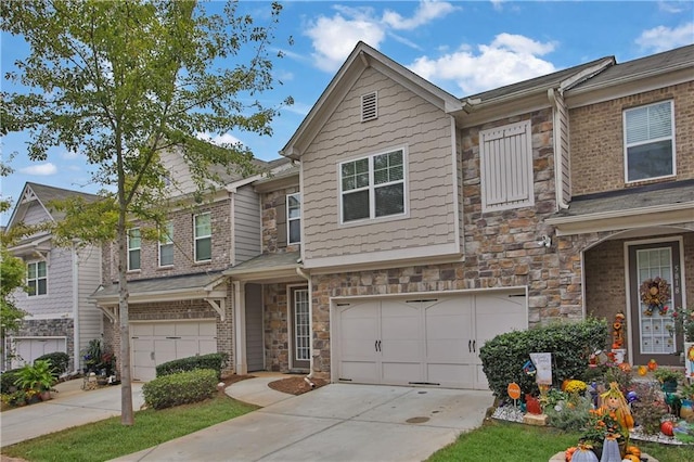 view of front of house featuring a garage