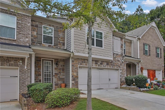 townhome / multi-family property featuring a garage