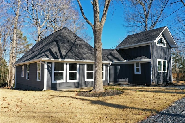 view of front of house with a front yard