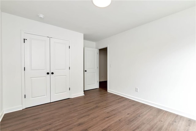 200 College Ave, Commerce, GA 30529 - unfurnished bedroom featuring wood finished floors, baseboards, and a closet