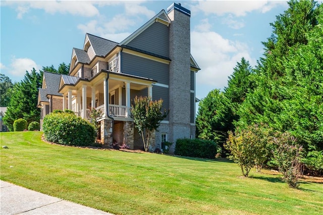 view of front facade with a porch and a front yard