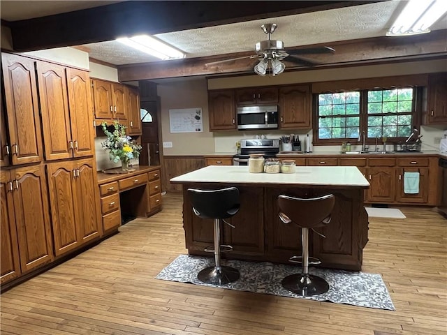 6245 Bannister Rd, Cumming, GA 30028 - kitchen featuring a sink, appliances with stainless steel finishes, a kitchen island, and a breakfast bar