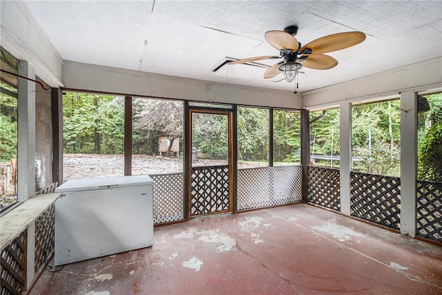 sunroom / solarium with ceiling fan