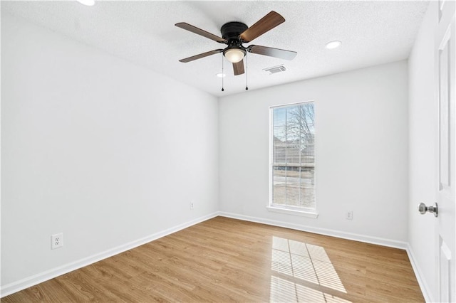 unfurnished room featuring a textured ceiling, light hardwood / wood-style flooring, and ceiling fan