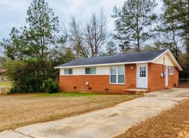 ranch-style house with crawl space, driveway, a front yard, and brick siding