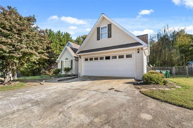 view of front property featuring a garage