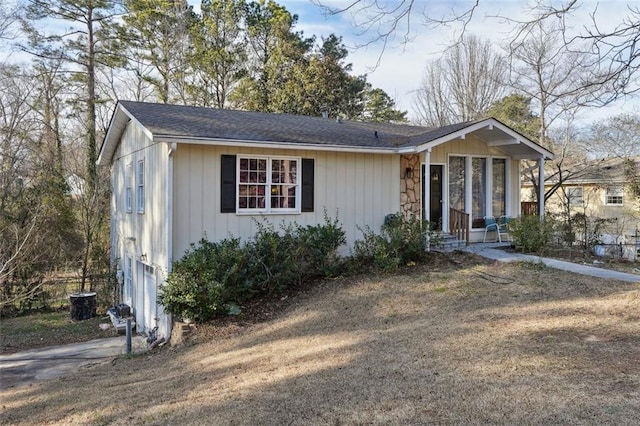 view of front of property featuring stone siding