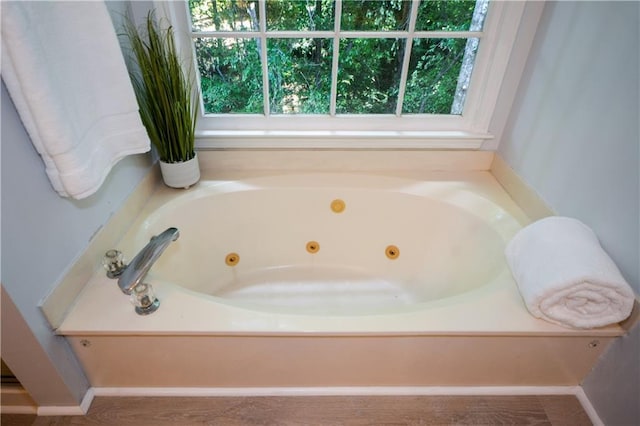 9050 Brockham Way, Alpharetta, GA 30022 - full bath with a whirlpool tub