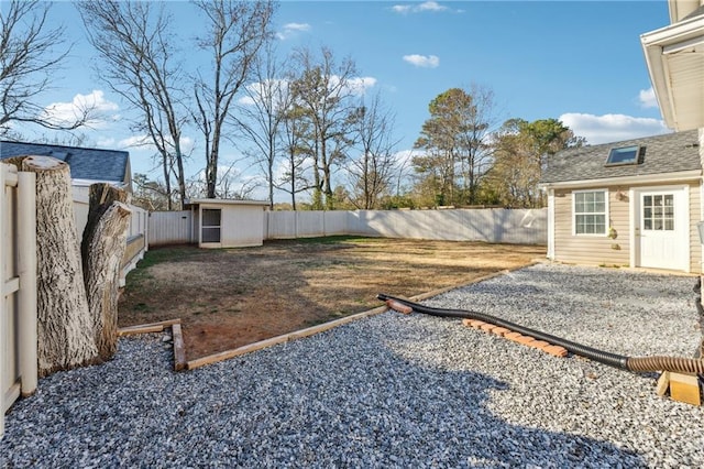 view of yard featuring a storage unit