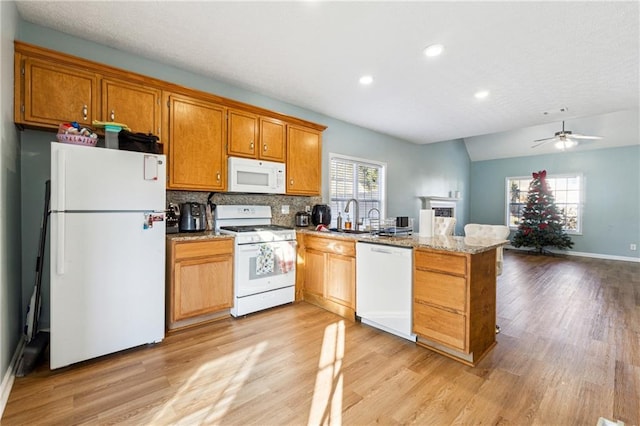 kitchen featuring kitchen peninsula, ceiling fan, light hardwood / wood-style flooring, and white appliances