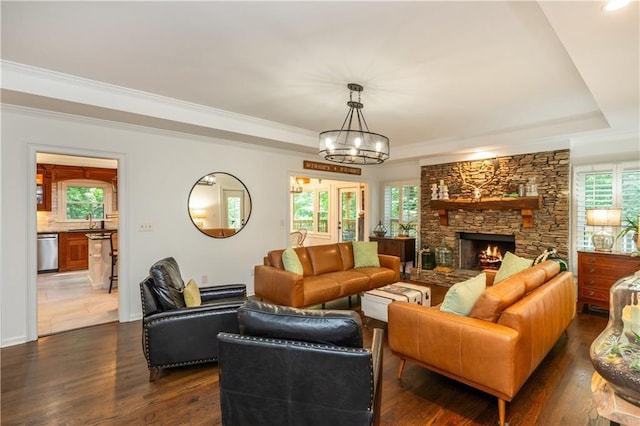 210 Hunters Vw, Roswell, GA 30075 - living area featuring a raised ceiling, dark wood finished floors, crown molding, a chandelier, and healthy amount of natural light