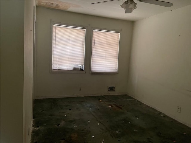 empty room with visible vents and a ceiling fan