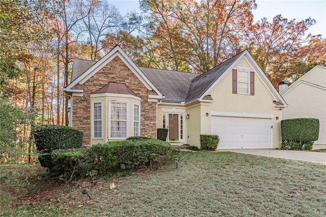 view of front facade featuring a front lawn and a garage