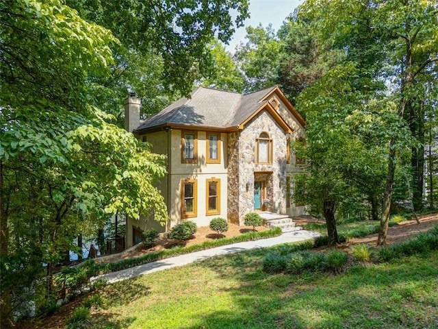 view of front of home with a front lawn