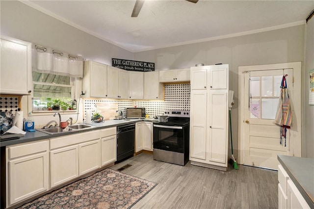 kitchen featuring light hardwood / wood-style floors, ceiling fan, stainless steel appliances, tasteful backsplash, and sink