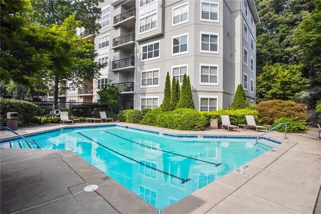 view of swimming pool