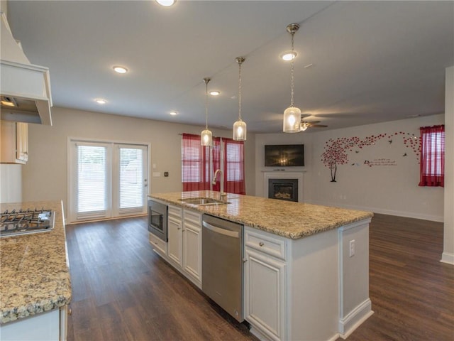 kitchen with sink, a center island with sink, appliances with stainless steel finishes, dark hardwood / wood-style floors, and white cabinets