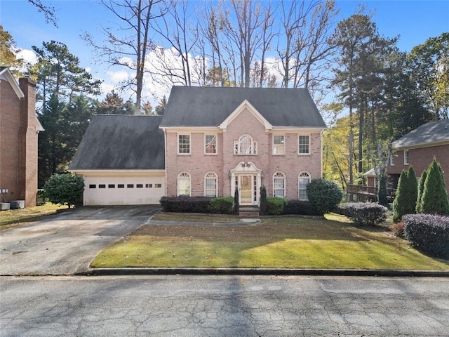 colonial inspired home featuring a front yard