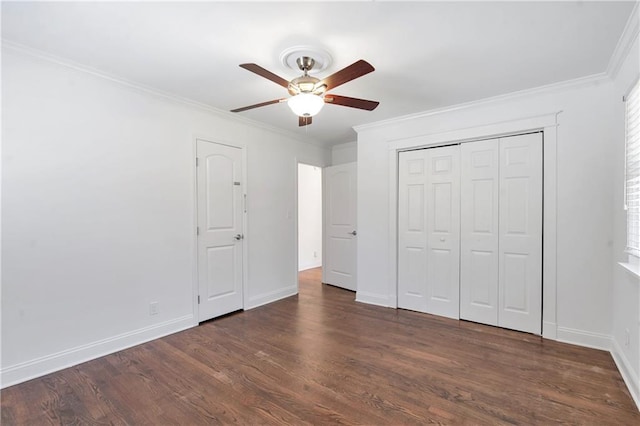 unfurnished bedroom with baseboards, a ceiling fan, dark wood-style flooring, and crown molding