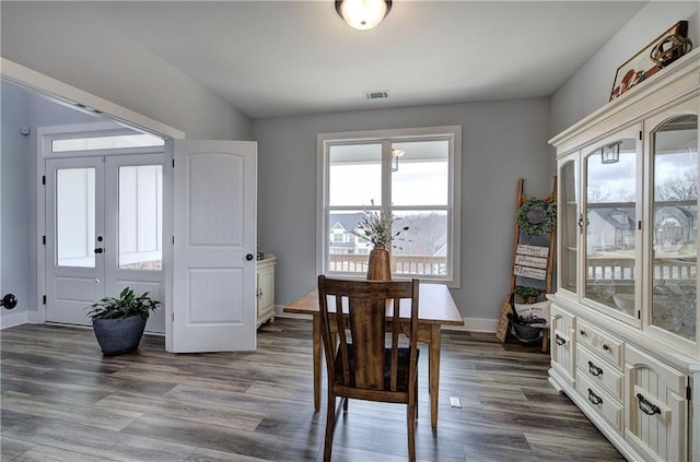 dining space featuring baseboards, visible vents, and dark wood-style flooring