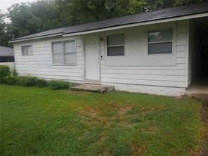 view of front of house with a front yard