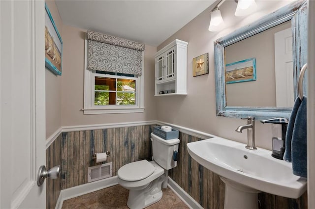 3912 Edenton Ct NE, Brookhaven, GA 30319 - half bathroom featuring a wainscoted wall, toilet, and a sink