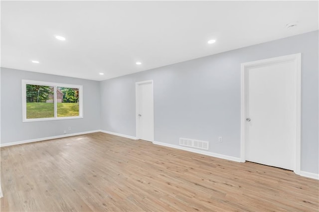 3355 Wesley Chapel Rd, Decatur, GA 30034 - empty room featuring light wood-style floors, baseboards, recessed lighting, and a smoke detector