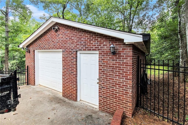 402 Clyde Ct, Mcdonough, GA 30252 - detached garage featuring driveway