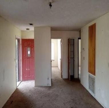 spare room with visible vents and carpet flooring