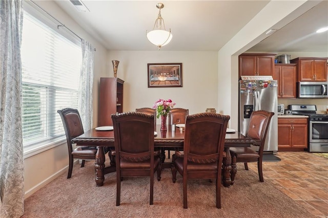 dining area with visible vents and baseboards