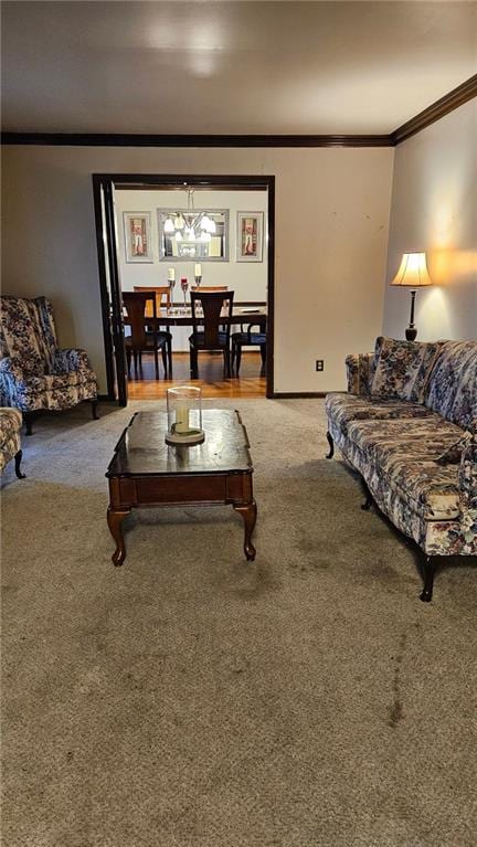 living room featuring carpet flooring and crown molding