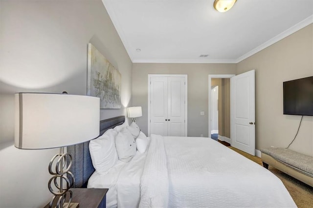 bedroom featuring crown molding and a closet