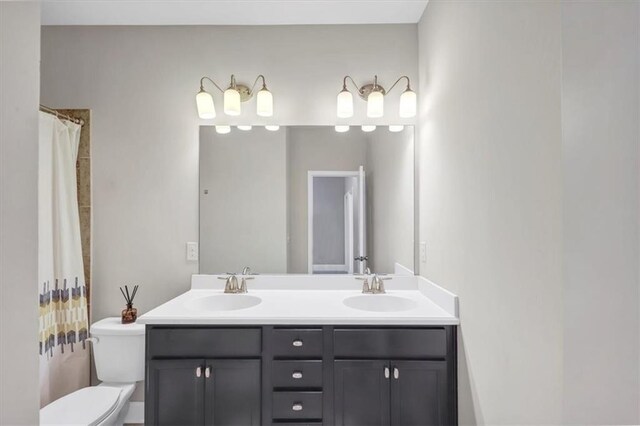 bathroom featuring a shower with curtain, vanity, and toilet