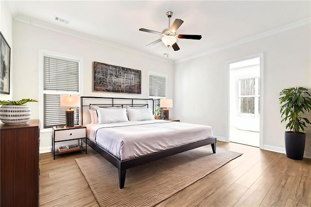 bedroom featuring ceiling fan, crown molding, and light hardwood / wood-style floors