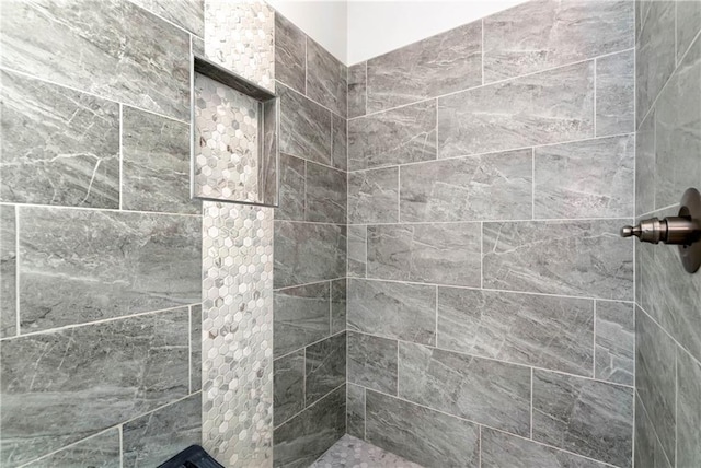 full bath with tiled shower