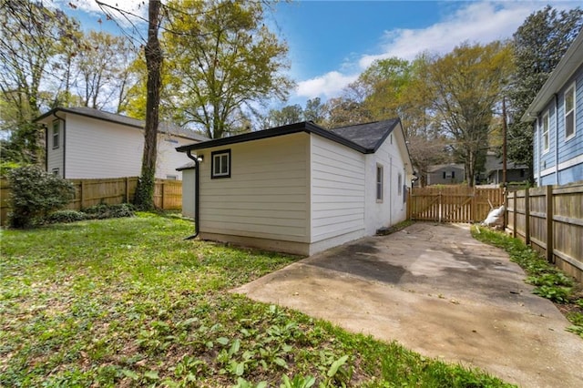 view of outbuilding with a yard