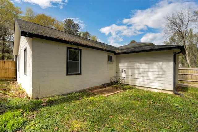 view of side of property featuring a yard